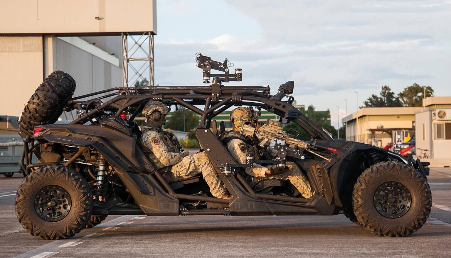Light tactical buggy with operators and mounted weapon system
